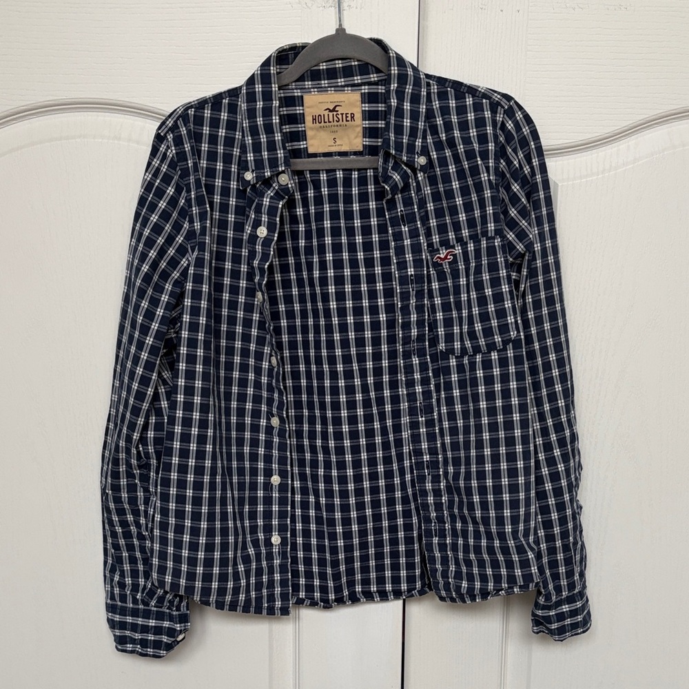 Hollister Men’s Navy and White Plaid Button-Up Shirt